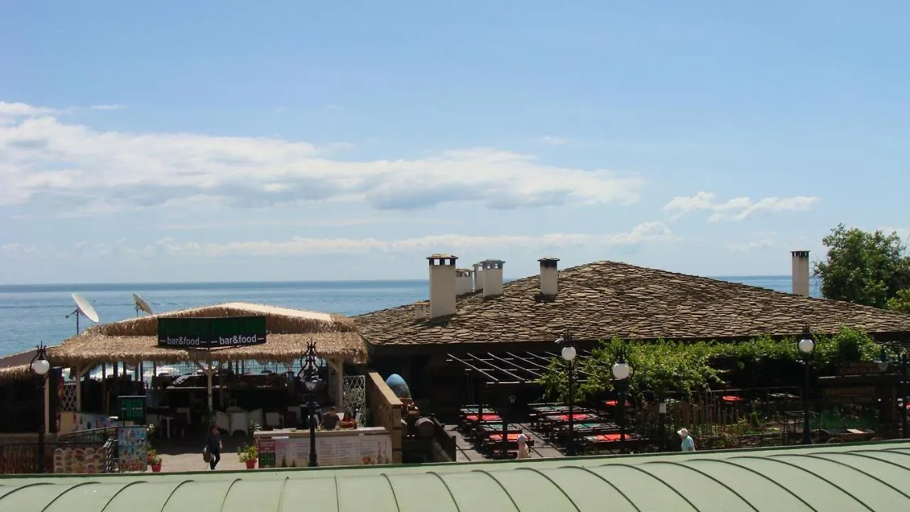 Admiral Apartments Golden Sands