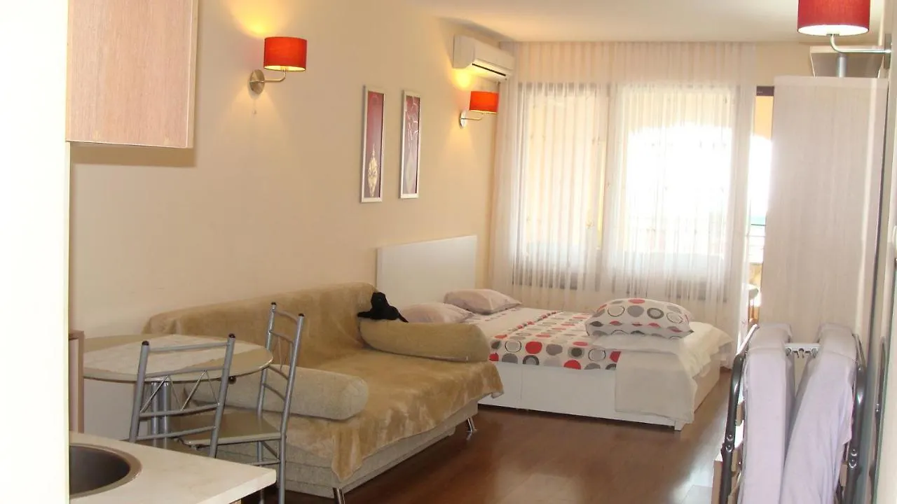 Admiral Apartments Golden Sands